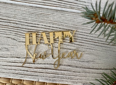 Topper Happy New Year na bok tortu Plexi złote 8 x 5 cm