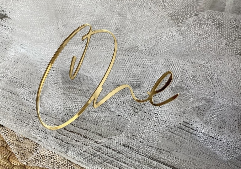 Topper na bok tortu One 10*9,5 cm plexi złote 